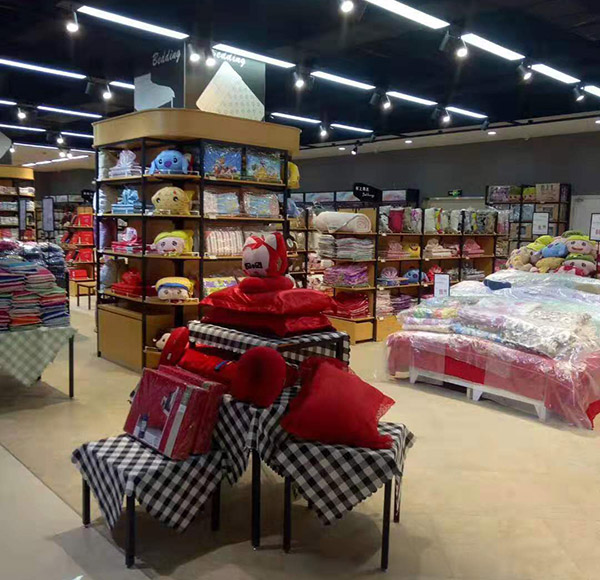 晉城匯邦世紀聯華超市生活日用品區