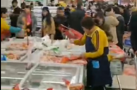 鄭州客戶超市開業現場，選擇紅葉貨架生意紅紅火火